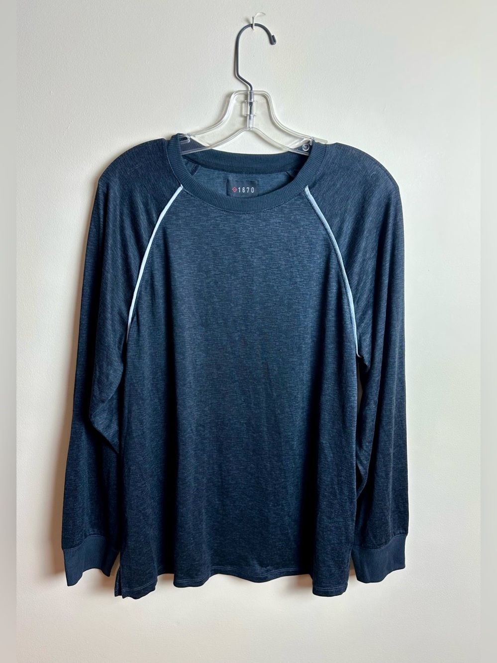 1670 Men’s Grey Crew Neck